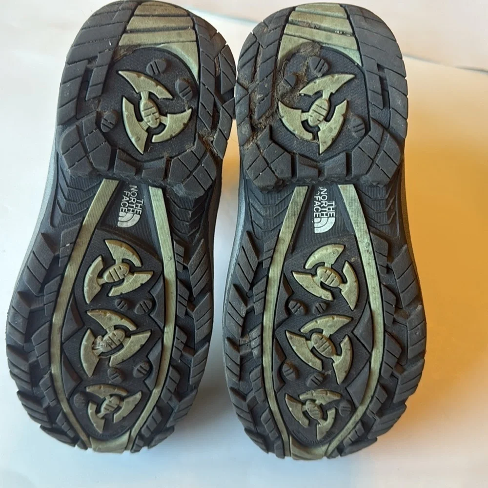Kids The North Face Gray and Black Fur-Lined Snow Boots size 5